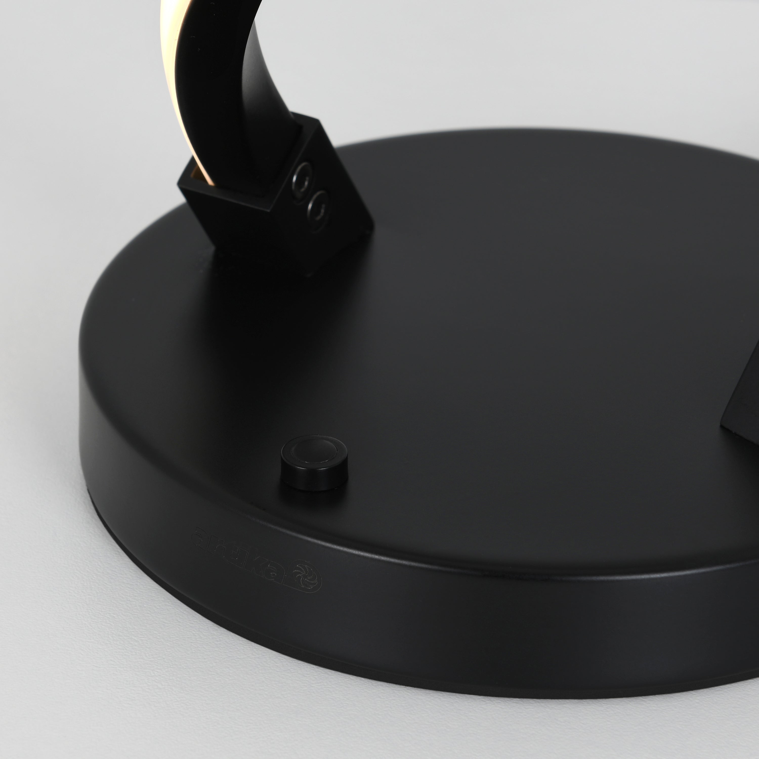 Swirl modern LED table lamp in Matte Black | Artika Swirl modern LED table lamp in Matte Black | Artika