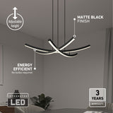 Modern black LED chandelier with curved bars hangs above a dining table in a minimal room. Text highlights adjustable height, matte black finish, energy efficiency, integrated LED, and a 3-year warranty.